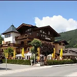 Apartment Lorenzoni, Cafe Konditorei Helmut Lorenzoni Kirchberg in Tirol