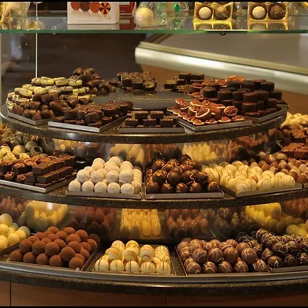 Lorenzoni, Cafe Konditorei Helmut Lorenzoni Апартаменты Кирхберг