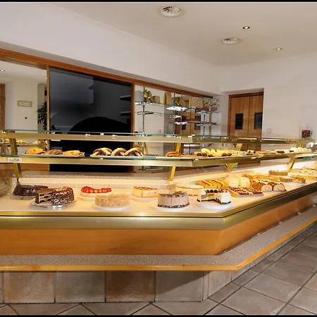Lorenzoni, Cafe Konditorei Helmut Lorenzoni Kirchberg in Tirol