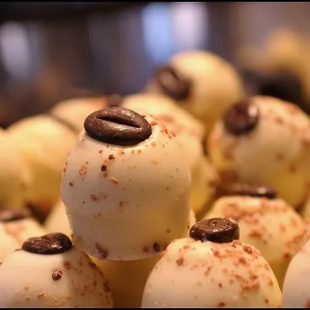 Lorenzoni, Cafe Konditorei Helmut Lorenzoni Апартаменты