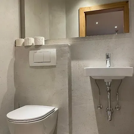 Lorenzoni, Cafe Konditorei Helmut Lorenzoni Appartement *