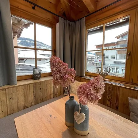 公寓 Lorenzoni, Cafe Konditorei Helmut Lorenzoni 蒂罗尔-基希贝格