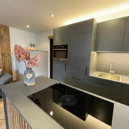 Lorenzoni, Cafe Konditorei Helmut Lorenzoni Apartment Kirchberg in Tirol