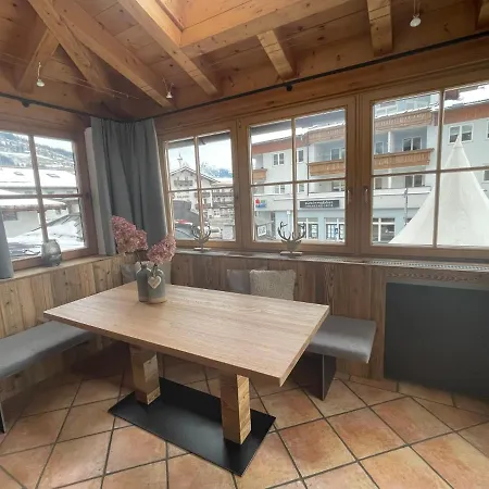 Lorenzoni, Cafe Konditorei Helmut Lorenzoni 公寓 *