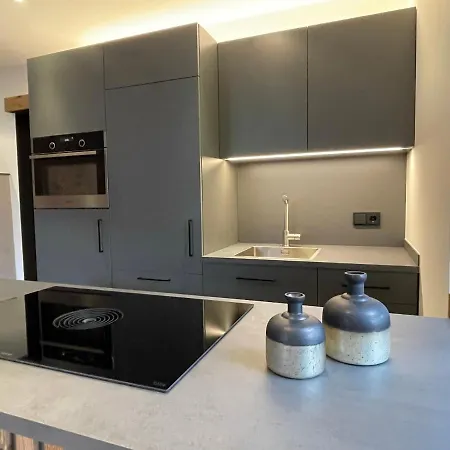 Lorenzoni, Cafe Konditorei Helmut Lorenzoni Appartement Kirchberg in Tirol