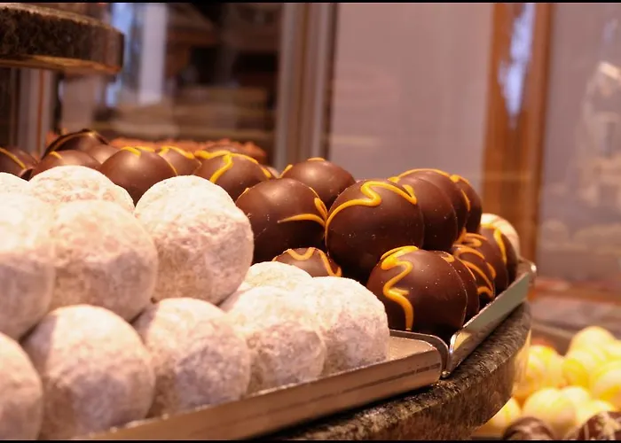 Lorenzoni, Cafe Konditorei Helmut Lorenzoni Kirchberg in Tirol