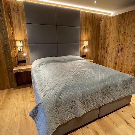 Apartament Lorenzoni, Cafe Konditorei Helmut Lorenzoni