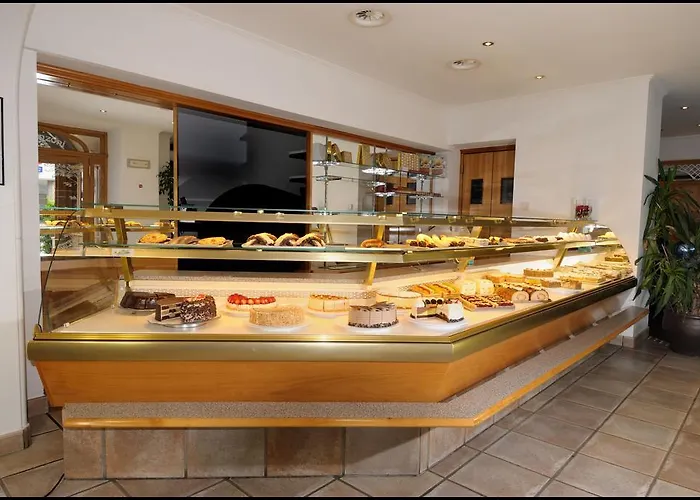 Lorenzoni, Cafe Konditorei Helmut Lorenzoni Kirchberg in Tirol