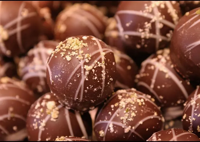 Apartment Lorenzoni, Cafe Konditorei Helmut Lorenzoni