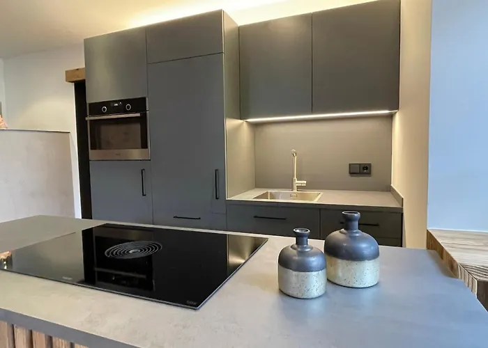 Lorenzoni, Cafe Konditorei Helmut Lorenzoni Apartment Kirchberg in Tirol