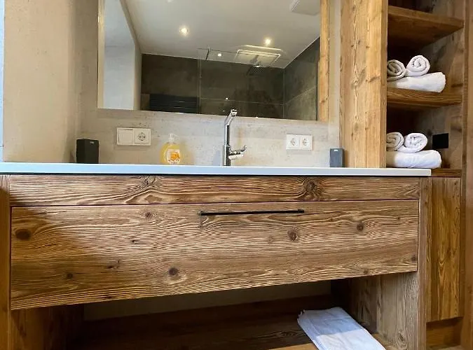 Lorenzoni, Cafe Konditorei Helmut Lorenzoni Apartment Kirchberg in Tirol